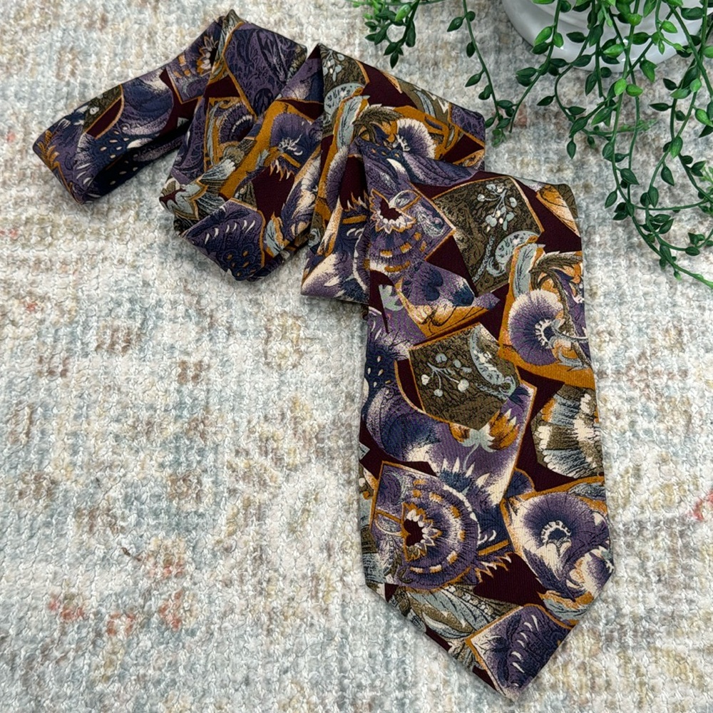 Structure silk neck tie